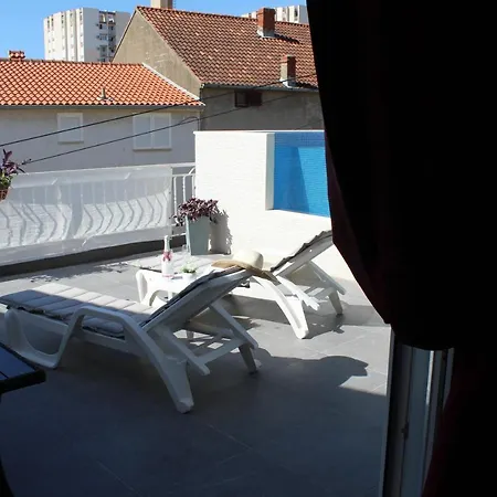 With Private Pool 아파트